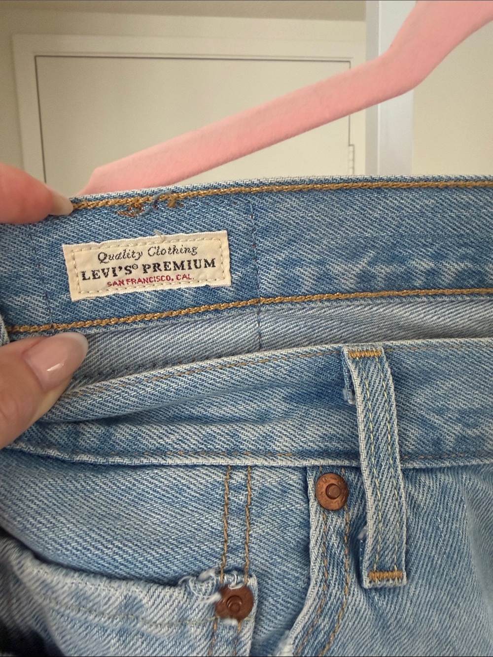 Levi’s 501 cut offs Women's Shorts - Picture 4 of 6